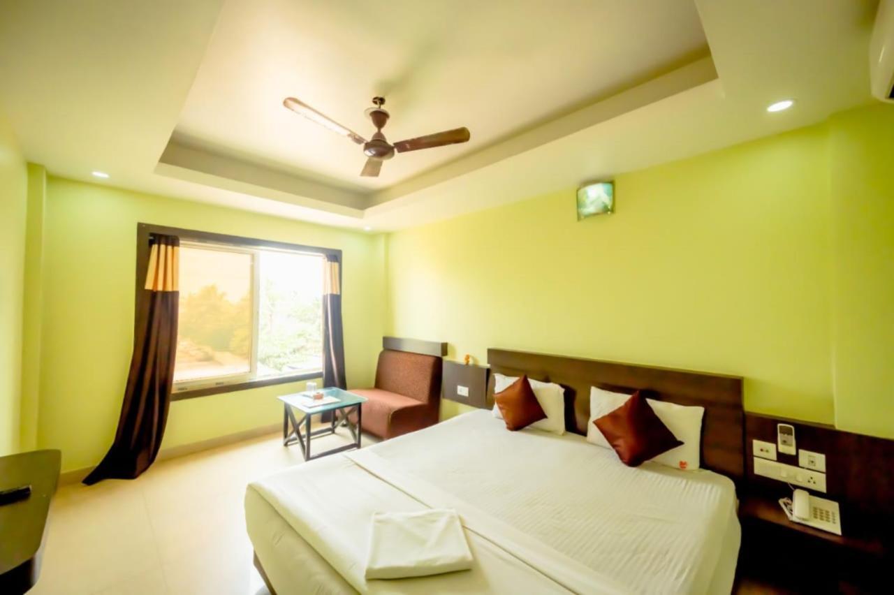 Goroomgo Deep Ganga Near Sea 4*